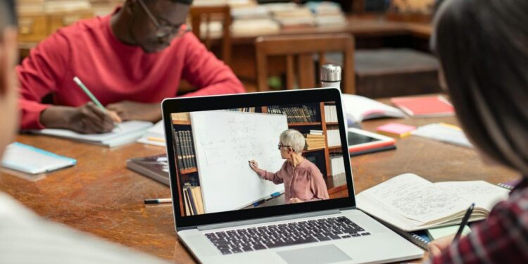 Online Education Platforms: How We Learn in the Digital Age ?